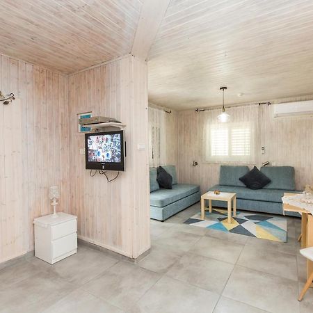 Leyad Hashmura Lodging Yesud HaMa'ala Exterior foto