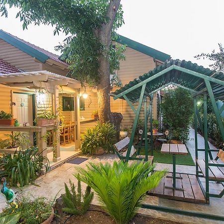 Leyad Hashmura Lodging Yesud HaMa'ala Exterior foto