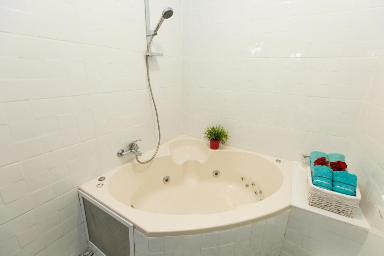 Leyad Hashmura Lodging Yesud HaMa'ala Exterior foto