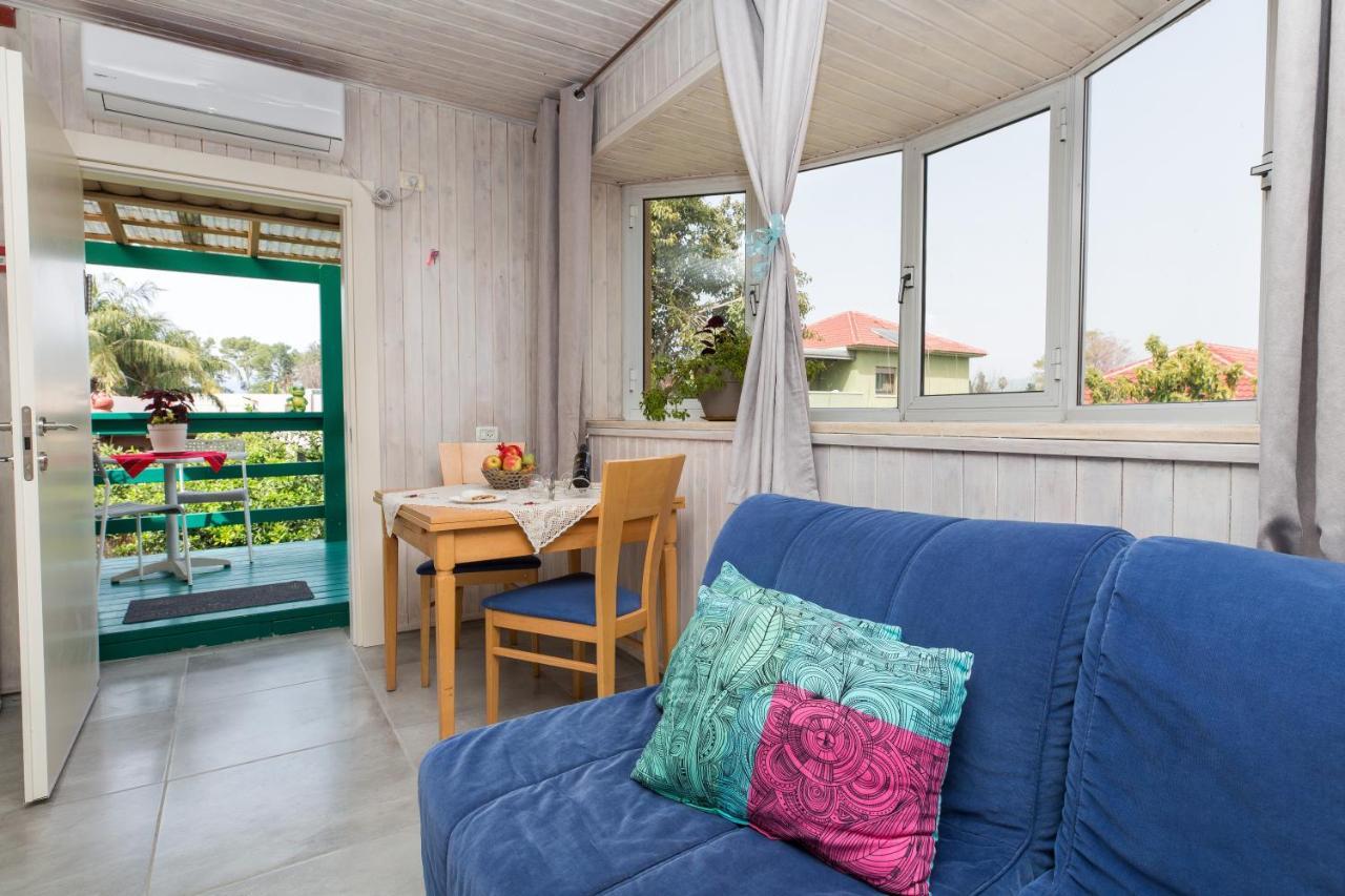 Leyad Hashmura Lodging Yesud HaMa'ala Exterior foto