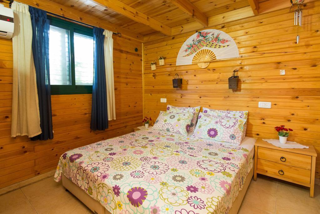 Leyad Hashmura Lodging Yesud HaMa'ala Exterior foto