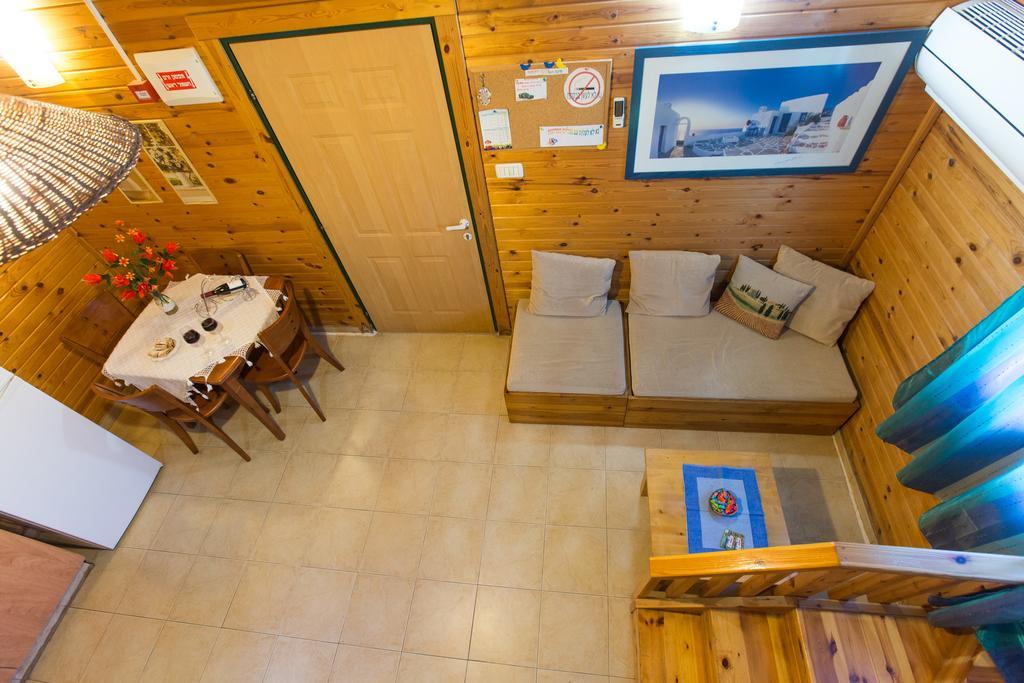 Leyad Hashmura Lodging Yesud HaMa'ala Exterior foto