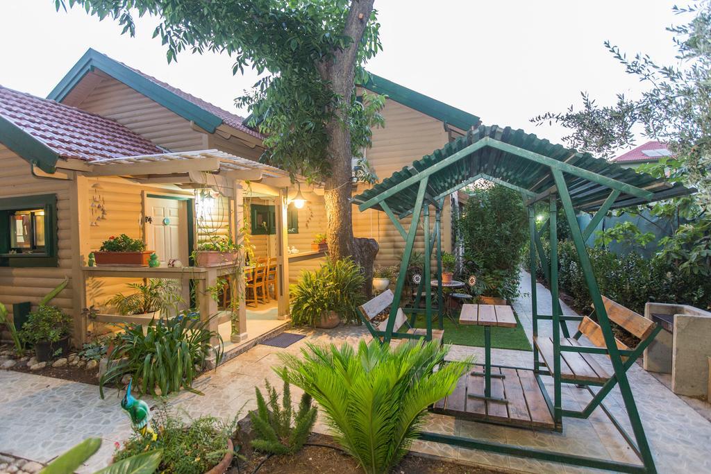 Leyad Hashmura Lodging Yesud HaMa'ala Exterior foto