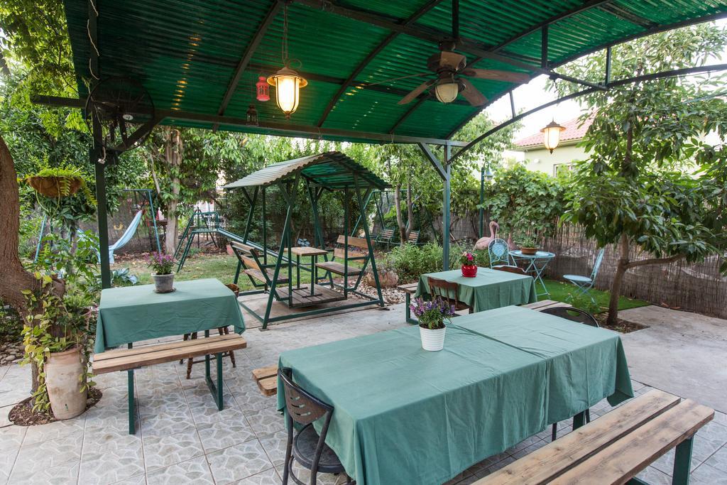 Leyad Hashmura Lodging Yesud HaMa'ala Exterior foto